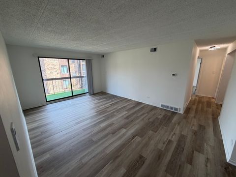 Tiny photo for 7531 175th Street #422, Tinley Park, IL 60477 (MLS # 12614995)