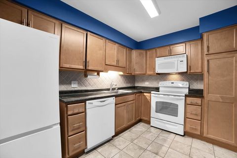 Tiny photo for 500 W Huntington Commons Road #448, Mount Prospect, IL 60056 (MLS # 12545146)