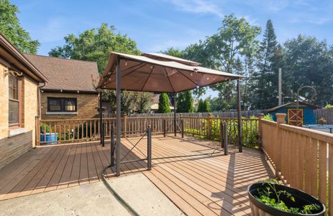 Tiny photo for 15 N Edison Avenue, Elgin, IL 60123 (MLS # 12464198)