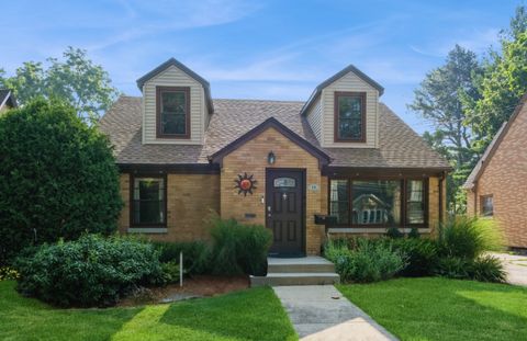 Photo of 15 N Edison Avenue, Elgin, IL 60123 (MLS # 12464198)