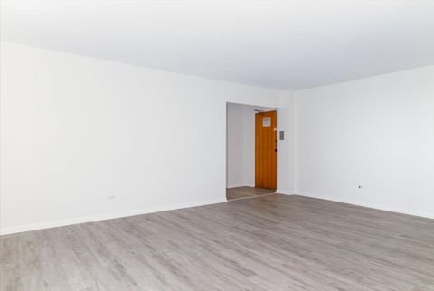 Tiny photo for 6300 N Sheridan Road #710, Chicago, IL 60660 (MLS # 12450706)