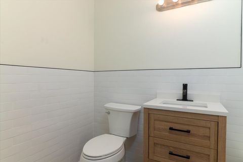Tiny photo for 6300 N Sheridan Road #710, Chicago, IL 60660 (MLS # 12450706)