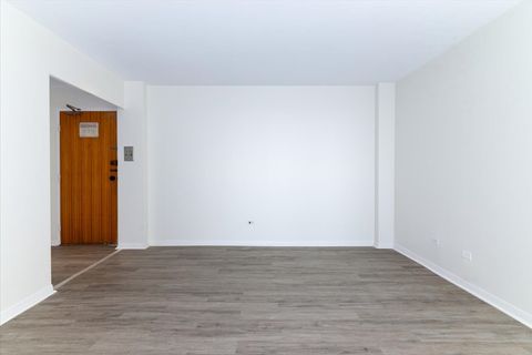 Tiny photo for 6300 N Sheridan Road #710, Chicago, IL 60660 (MLS # 12450706)