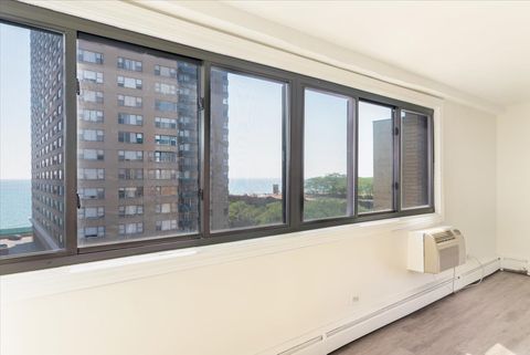 Tiny photo for 6300 N Sheridan Road #710, Chicago, IL 60660 (MLS # 12450706)