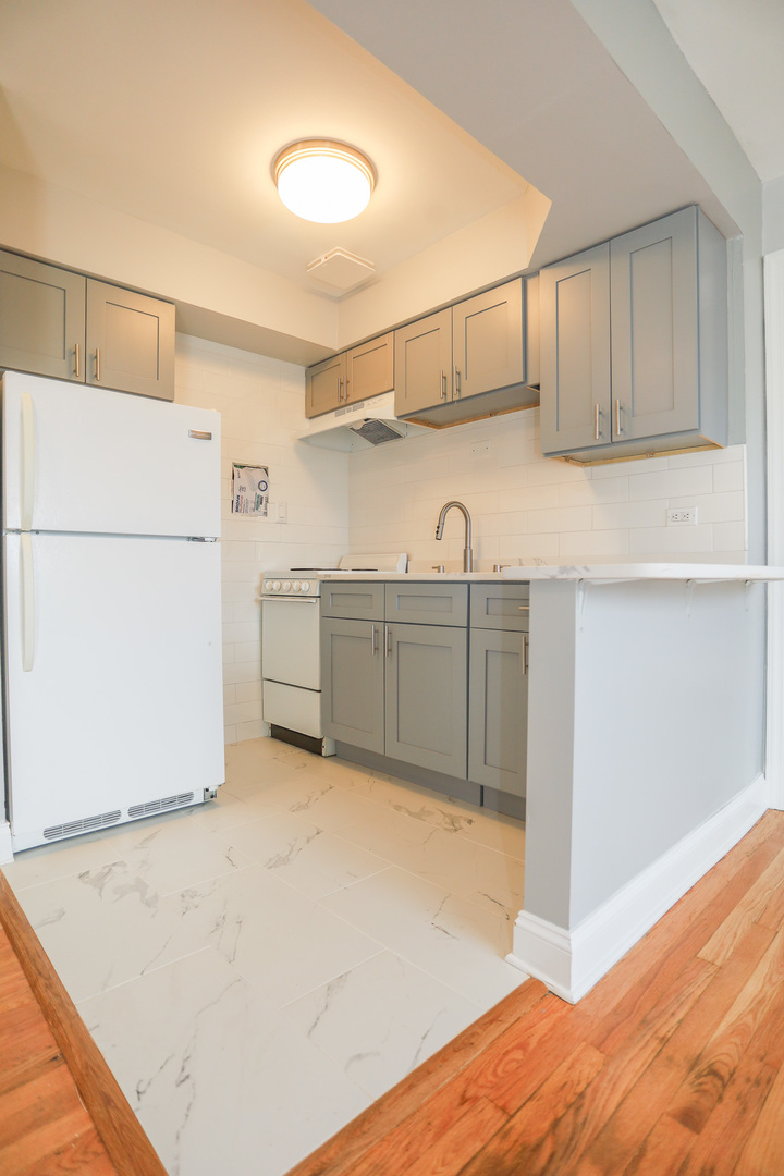 6110 N KENMORE Avenue 310