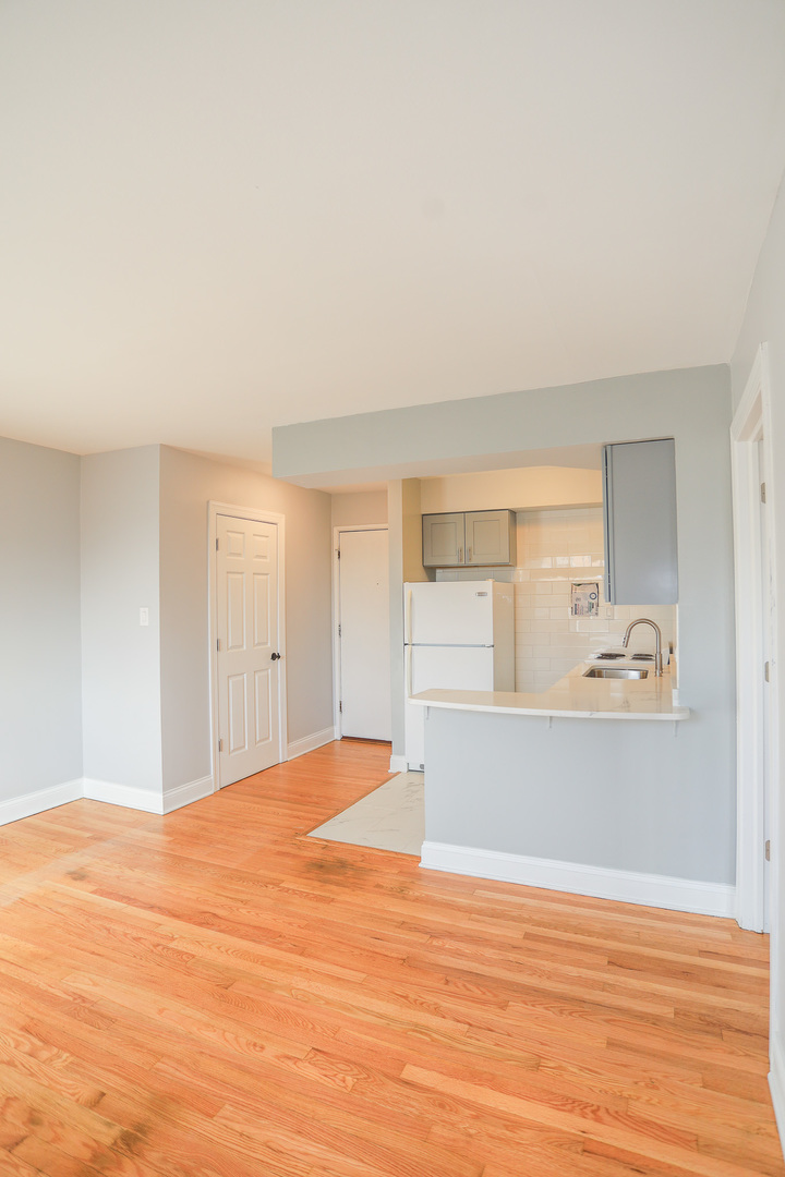 6110 N KENMORE Avenue 310