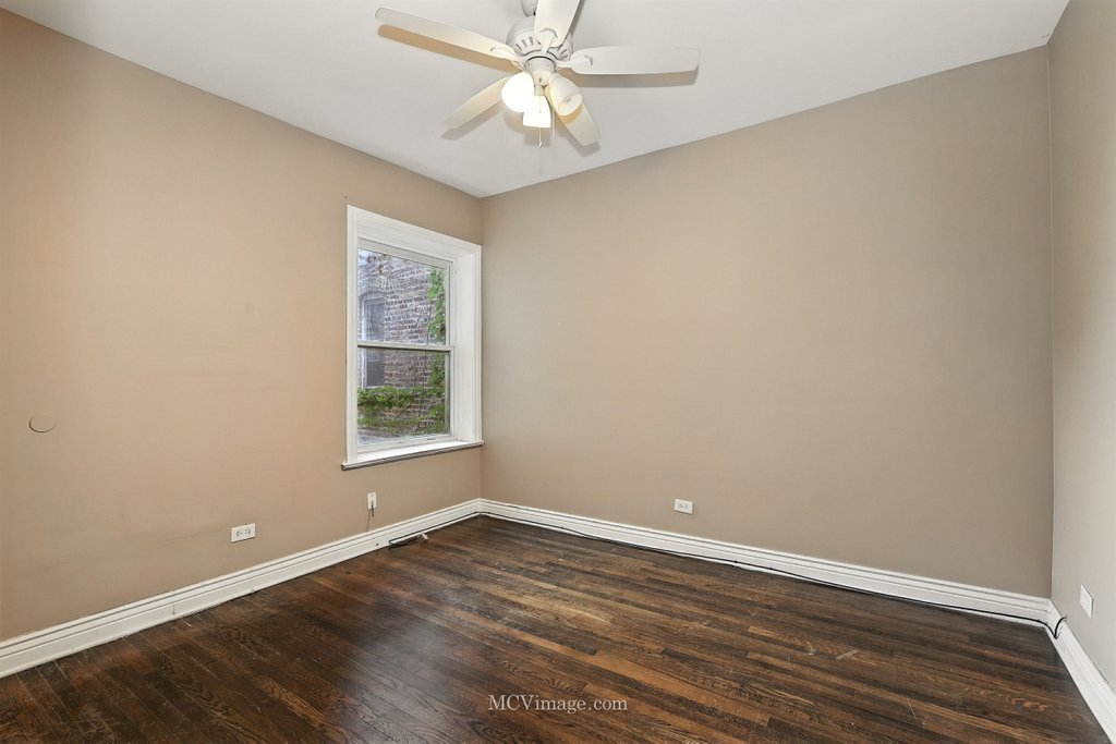 7033 S VERNON Avenue