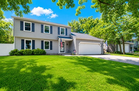 Photo of 1581 Madison Avenue, St. Charles, IL 60174 (MLS # 12744919)
