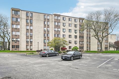 Photo of 9740 S Pulaski Road #306, Oak Lawn, IL 60453 (MLS # 12627713)