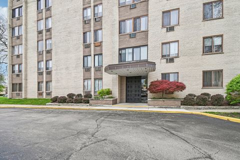 Tiny photo for 9740 S Pulaski Road #306, Oak Lawn, IL 60453 (MLS # 12627713)