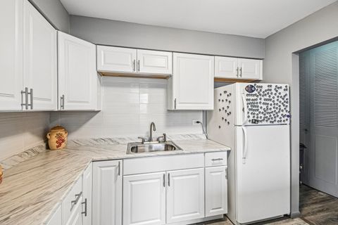 Tiny photo for 9740 S Pulaski Road #306, Oak Lawn, IL 60453 (MLS # 12627713)