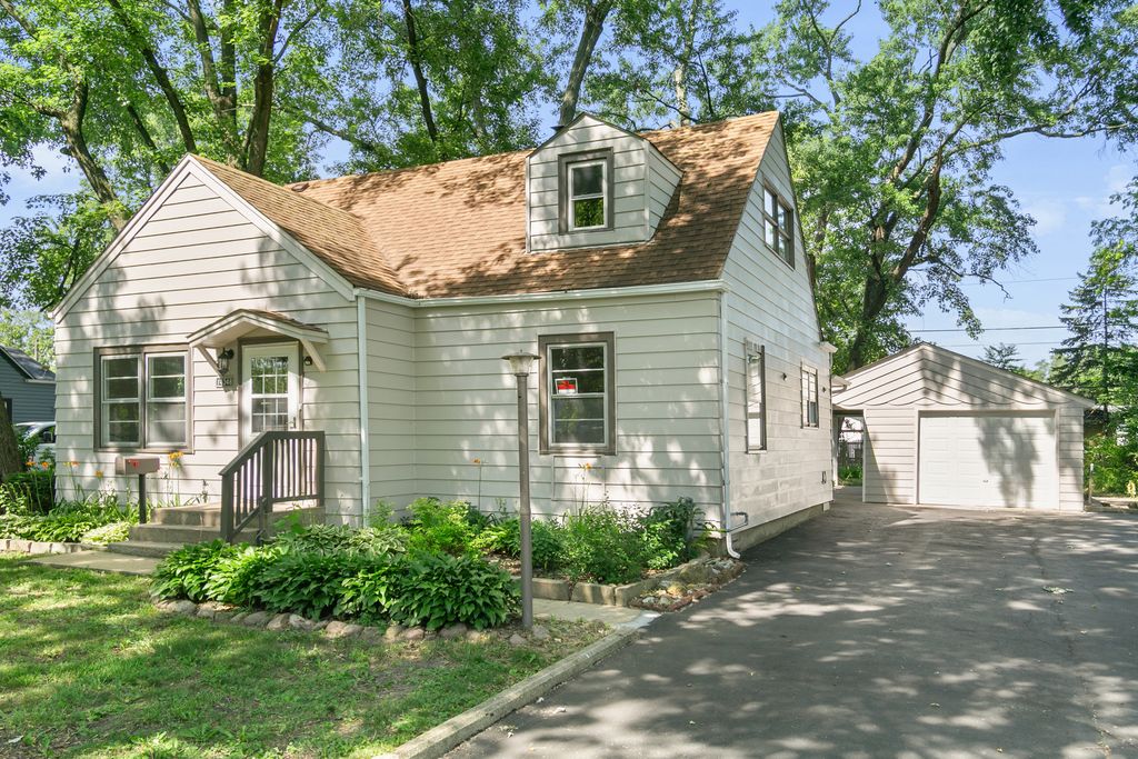 Photo for 14348 Knox Avenue, Midlothian, IL 60445 (MLS # 12470498)