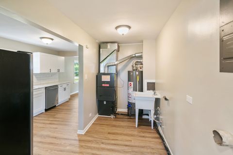 Tiny photo for 14348 Knox Avenue, Midlothian, IL 60445 (MLS # 12470498)