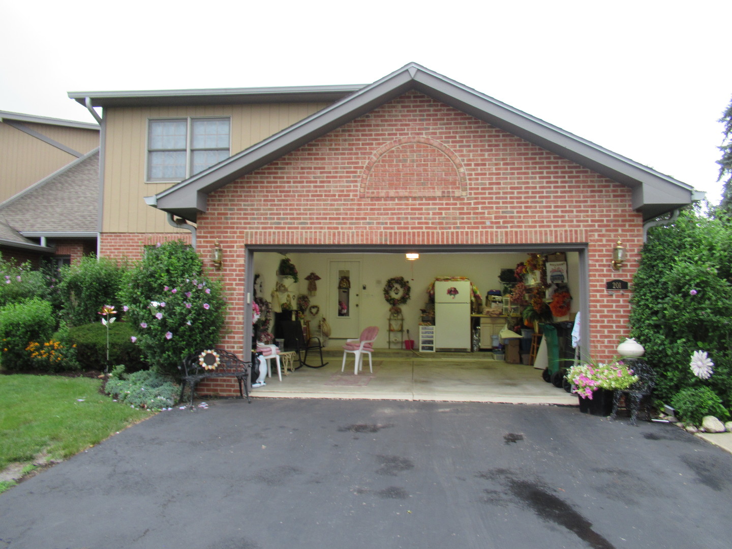 201 Woodland Way