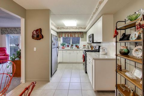 Tiny photo for 710 Creekside Drive #104A, Mount Prospect, IL 60056 (MLS # 12593179)