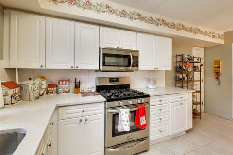 Tiny photo for 710 Creekside Drive #104A, Mount Prospect, IL 60056 (MLS # 12593179)