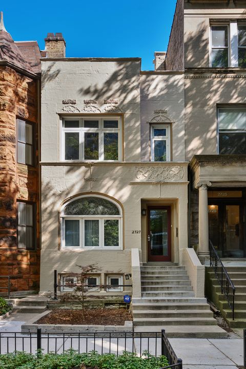 2727 N HAMPDEN Court Chicago IL 60614