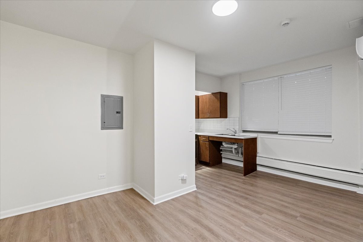 927 W Wilson Avenue 107