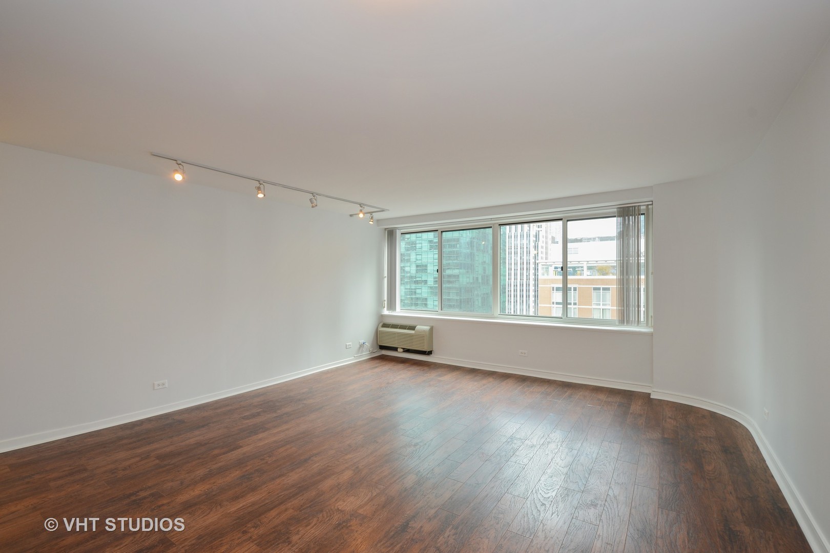 211 E Ohio Street 2109