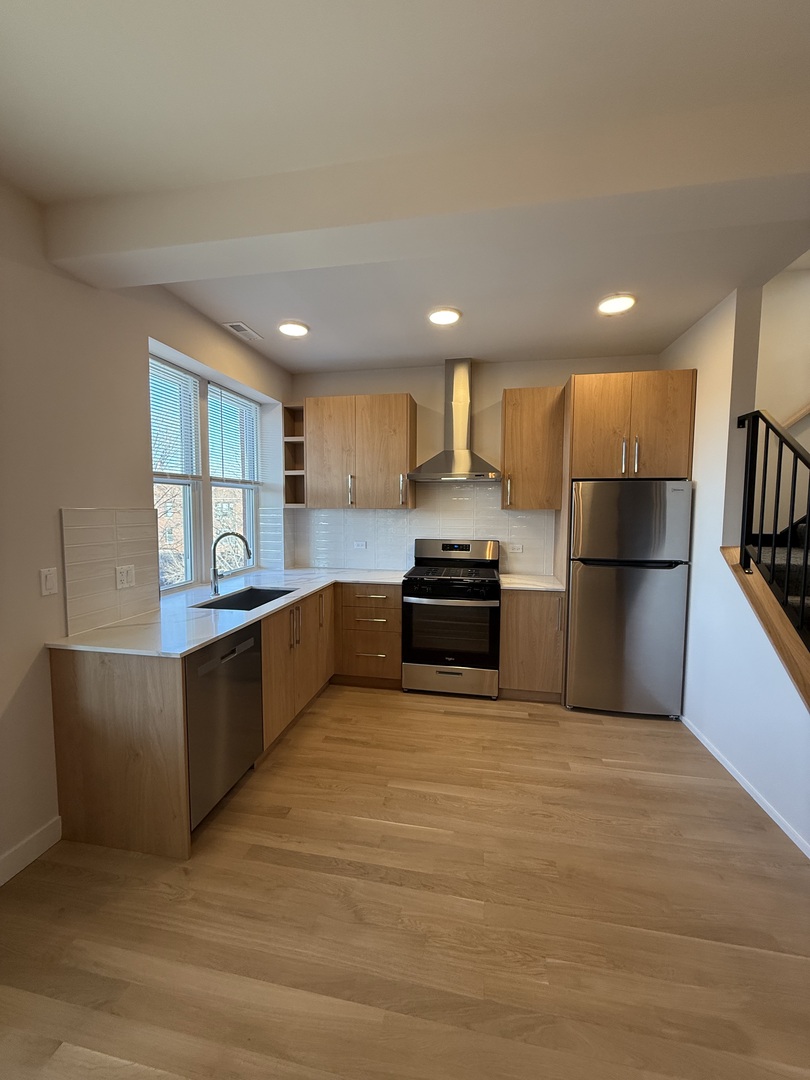 927 N Mozart Street 3