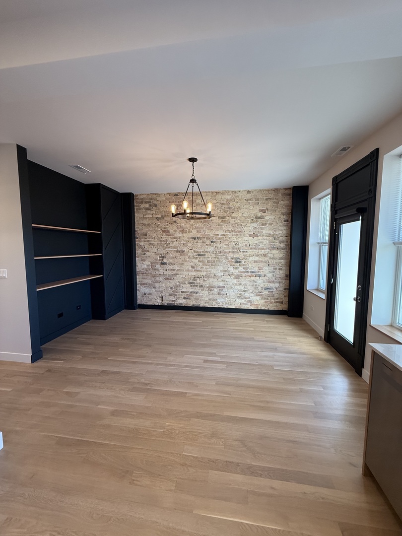 927 N Mozart Street 3