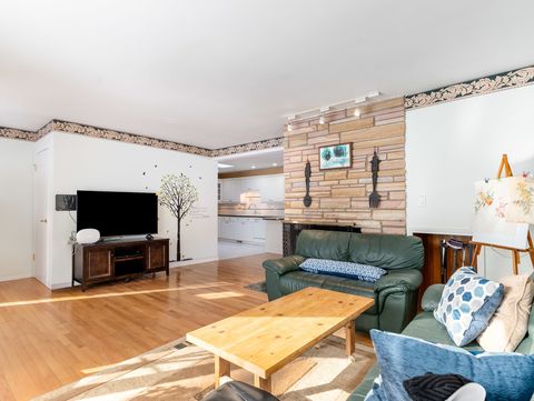 Tiny photo for 178 Brookhill Road, Libertyville, IL 60048 (MLS # 12561899)