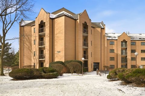 Photo of 7420 W Lawrence Avenue #212, Harwood Heights, IL 60706 (MLS # 12554306)