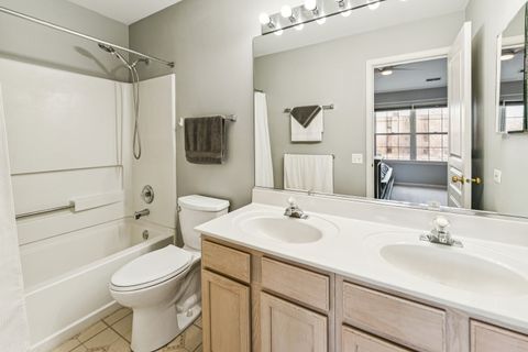 Tiny photo for 48 Arboretum Drive #253, Lombard, IL 60148 (MLS # 12568927)