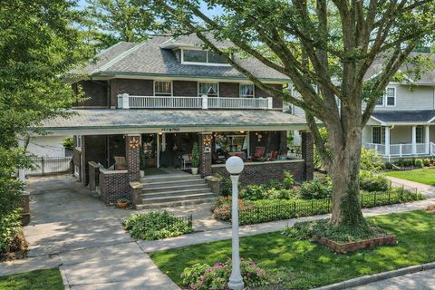 Photo of 707 W Main Street, Urbana, IL 61801 (MLS # 12529872)