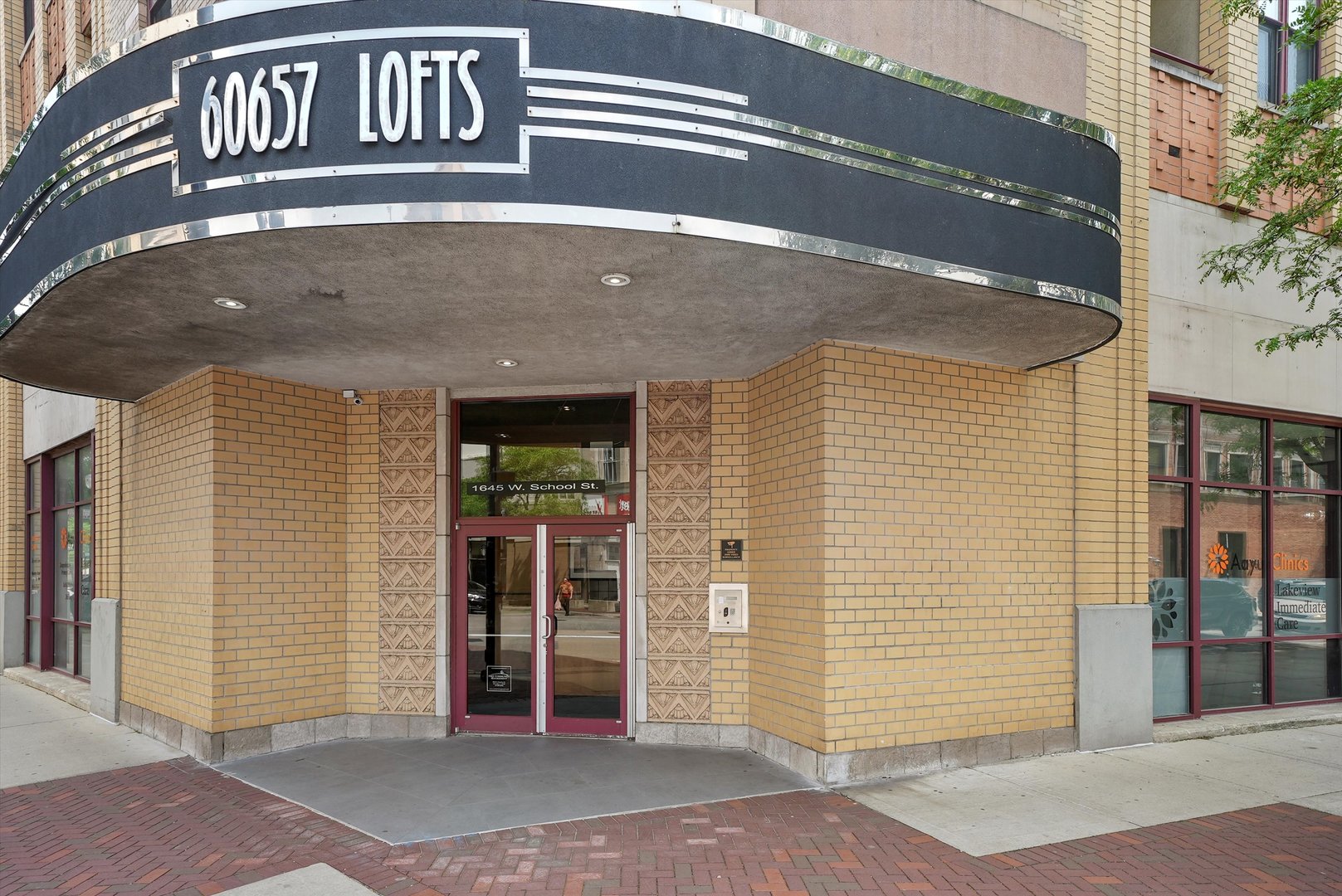 1645 W SCHOOL Street 318