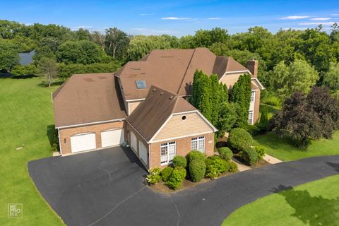 Photo of 6709 Oakwood Manor Drive, Crystal Lake, IL 60012 (MLS # 12612243)