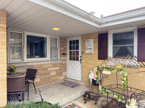 Tiny photo for 8922 PARKSIDE Avenue, Morton Grove, IL 60053 (MLS # 12580135)