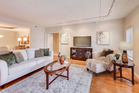 Tiny photo for 425 Village Green Road #213, Lincolnshire, IL 60069 (MLS # 12534884)