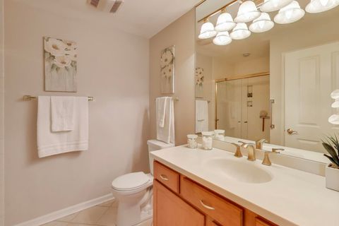 Tiny photo for 425 Village Green Road #213, Lincolnshire, IL 60069 (MLS # 12534884)