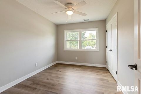 Tiny photo for 814 JONES Street, Le Claire, IA 52753 (MLS # QC4265722)