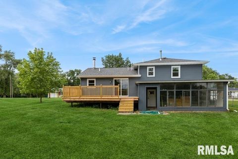 Tiny photo for 814 JONES Street, Le Claire, IA 52753 (MLS # QC4265722)