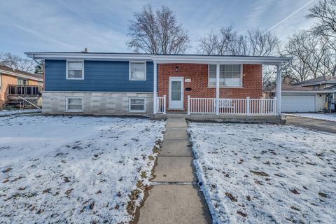 Photo of 121 S Addison Road, Wood Dale, IL 60191 (MLS # 12542894)