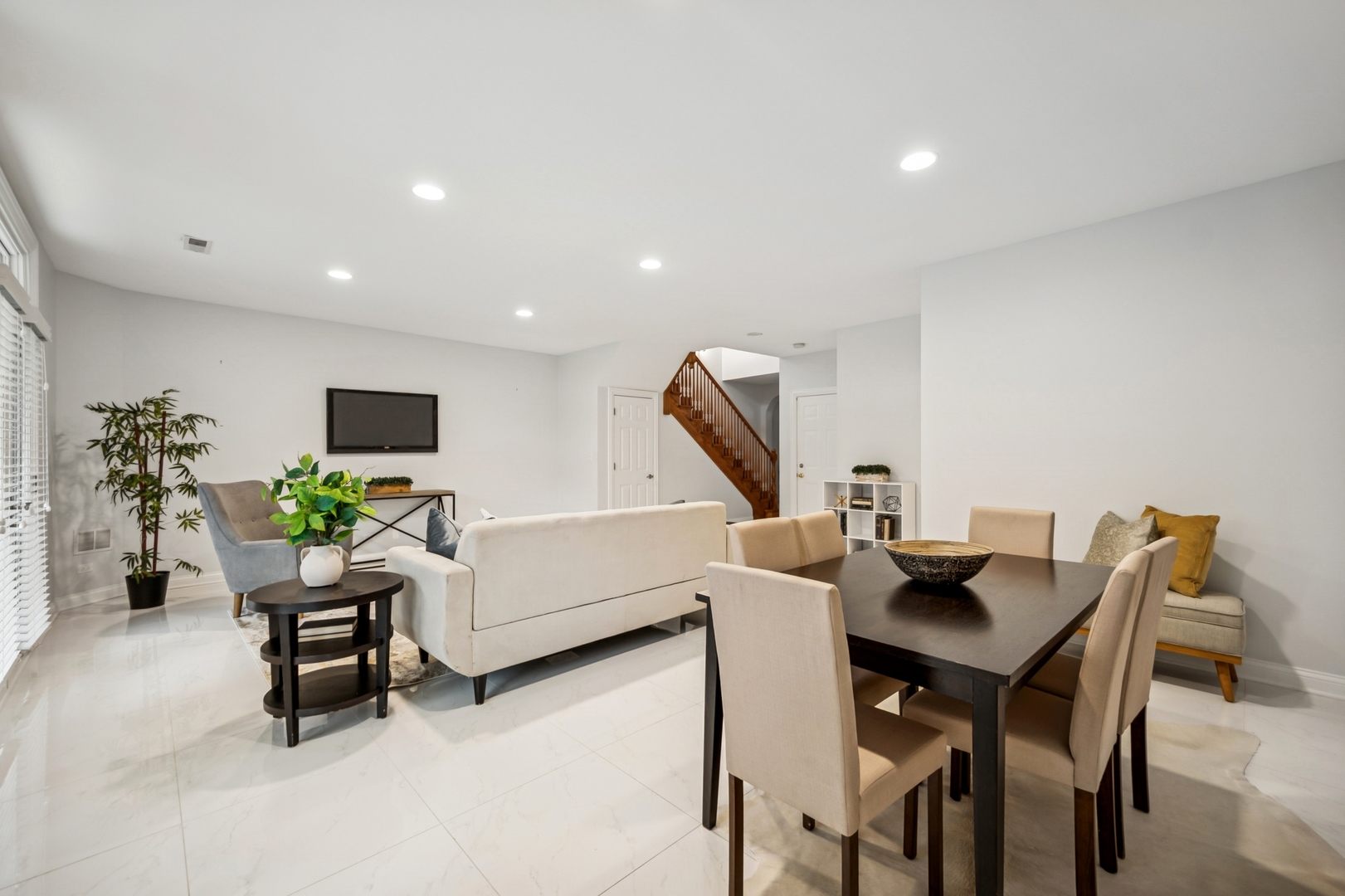 1864 Admiral Court