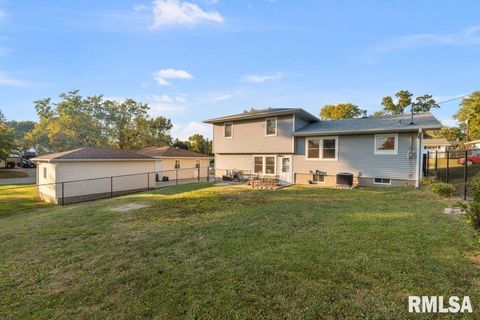 Tiny photo for 1141 6TH Avenue N, Clinton, IA 52732 (MLS # QC4268490)