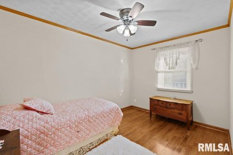 Tiny photo for 1141 6TH Avenue N, Clinton, IA 52732 (MLS # QC4268490)