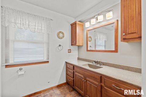 Tiny photo for 1141 6TH Avenue N, Clinton, IA 52732 (MLS # QC4268490)