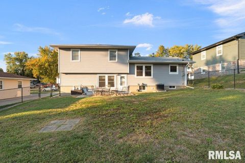 Tiny photo for 1141 6TH Avenue N, Clinton, IA 52732 (MLS # QC4268490)