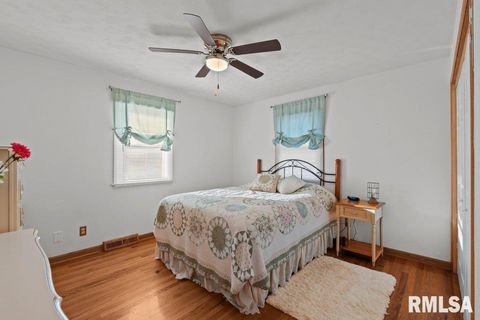 Tiny photo for 1141 6TH Avenue N, Clinton, IA 52732 (MLS # QC4268490)