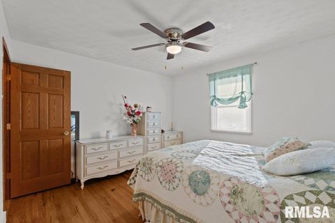 Tiny photo for 1141 6TH Avenue N, Clinton, IA 52732 (MLS # QC4268490)