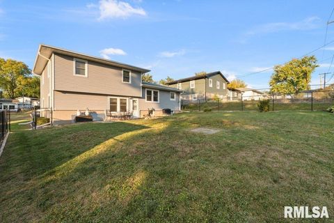 Tiny photo for 1141 6TH Avenue N, Clinton, IA 52732 (MLS # QC4268490)