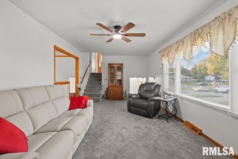 Tiny photo for 1141 6TH Avenue N, Clinton, IA 52732 (MLS # QC4268490)