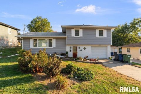 Photo of 1141 6TH Avenue N, Clinton, IA 52732 (MLS # QC4268490)