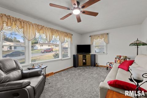 Tiny photo for 1141 6TH Avenue N, Clinton, IA 52732 (MLS # QC4268490)