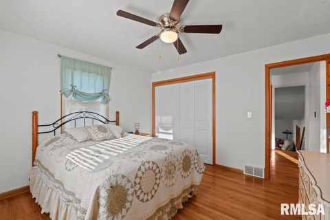 Tiny photo for 1141 6TH Avenue N, Clinton, IA 52732 (MLS # QC4268490)