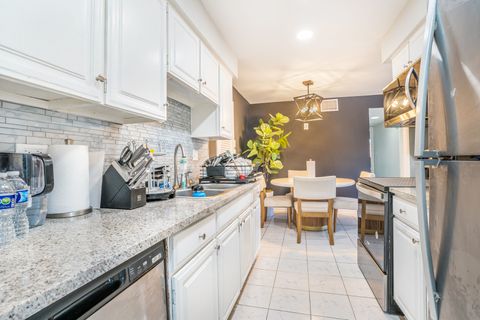 Tiny photo for 9800 S Karlov Avenue #1B, Oak Lawn, IL 60453 (MLS # 12559189)